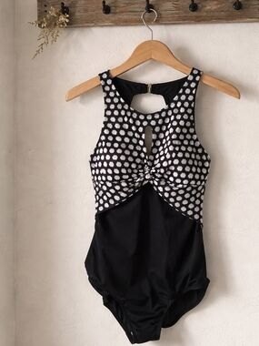 Jantzen Black and White Label Detail